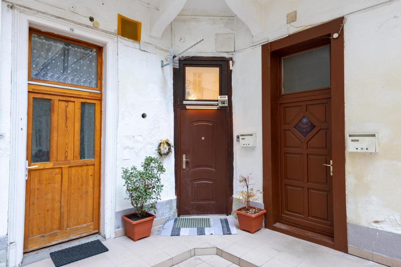Inside Edge Apartment Budapest Exterior photo